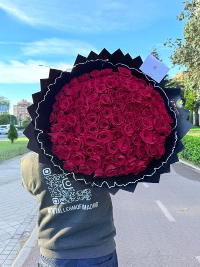 WhatsApp Image 2025-10-11 at 15.15.35 Buchón de 100 Rosas